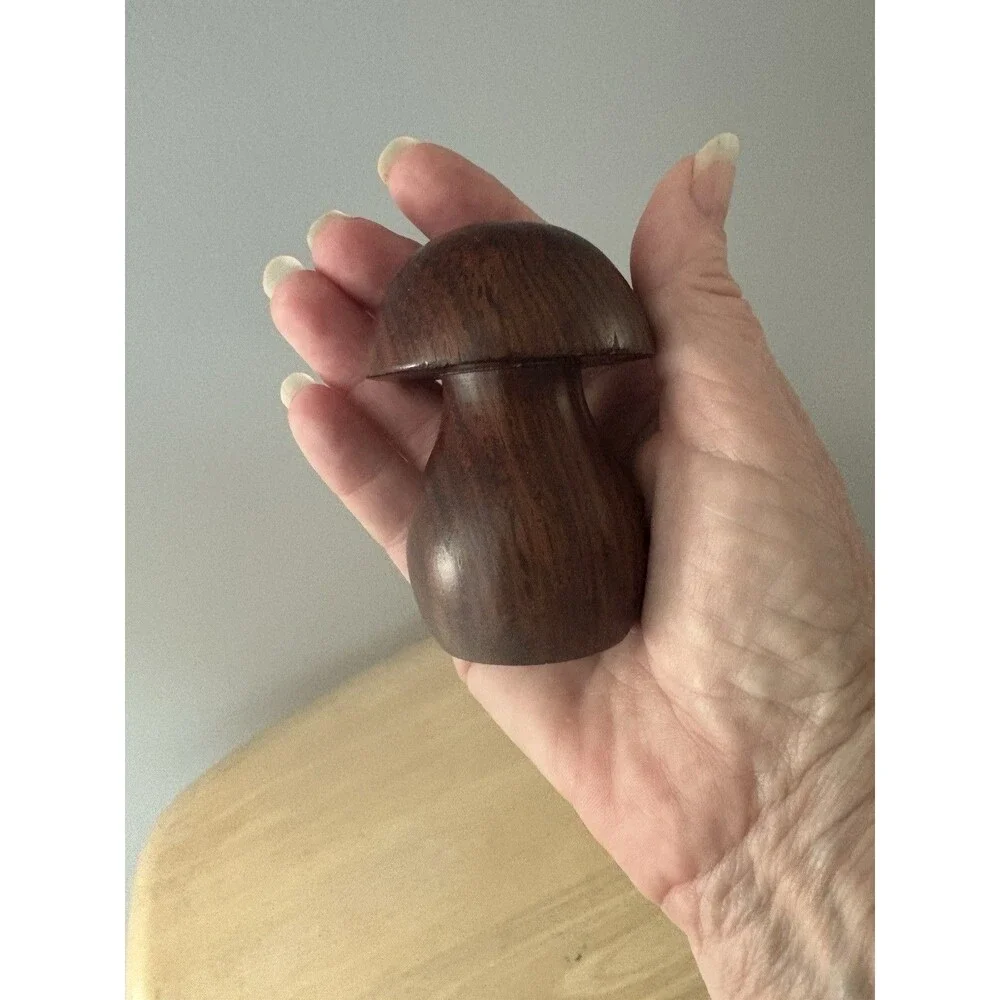 Vintage Carved Walnut Wood Mushroom Salt and Pepper Shakers Decor Garden **